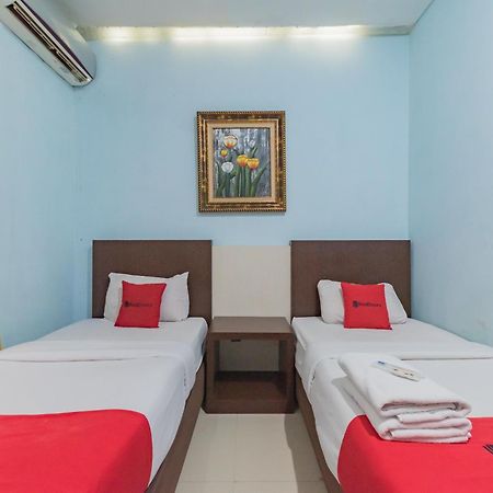 Reddoorz At La Mega Near Pasar Pagi Cirebon Hotel Exterior photo