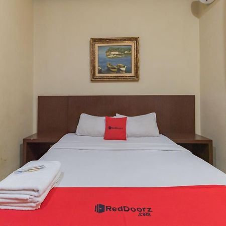 Reddoorz At La Mega Near Pasar Pagi Cirebon Hotel Exterior photo