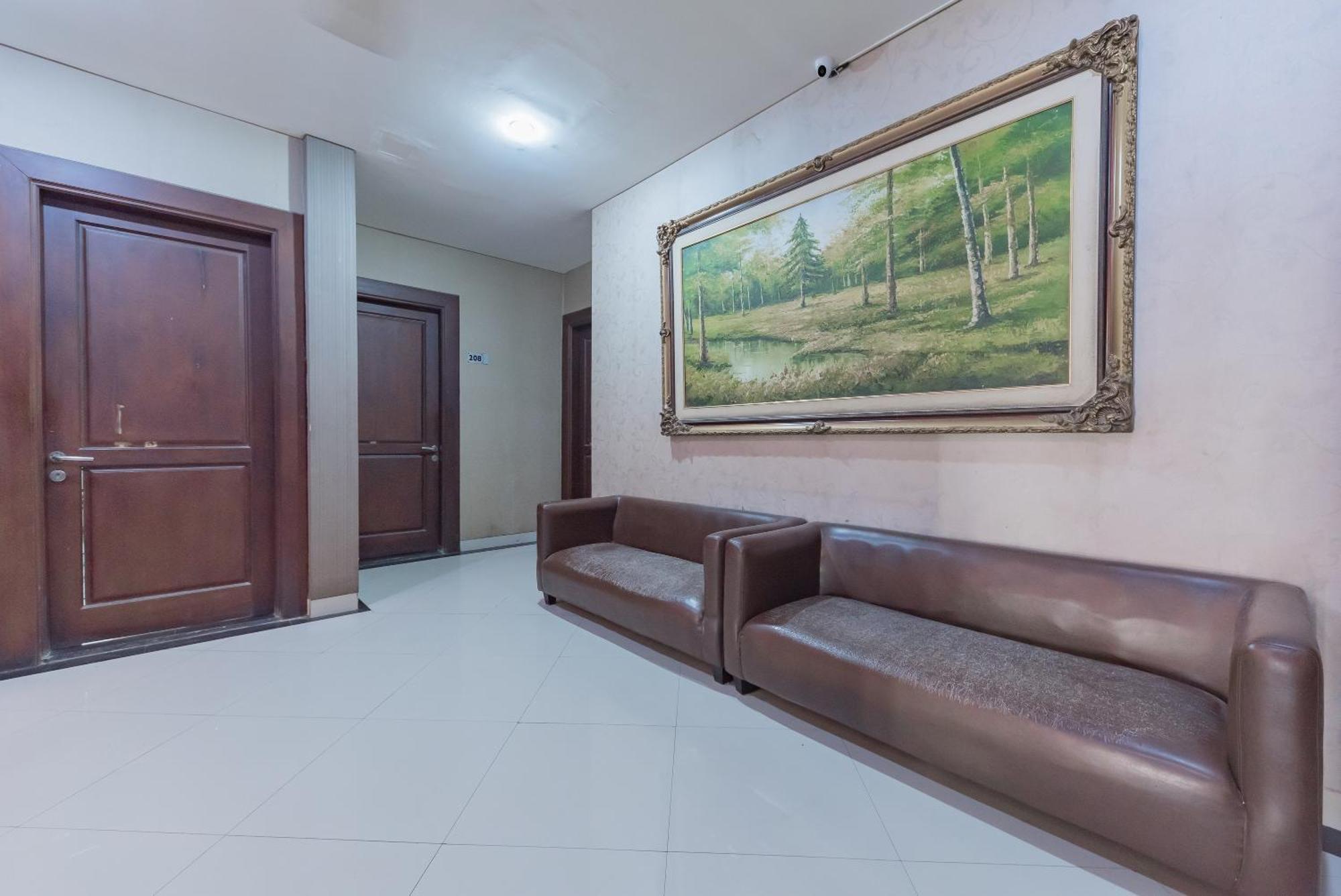 Reddoorz At La Mega Near Pasar Pagi Cirebon Hotel Exterior photo