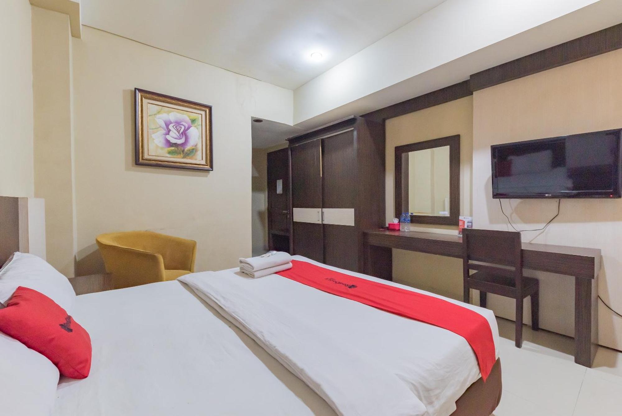 Reddoorz At La Mega Near Pasar Pagi Cirebon Hotel Exterior photo